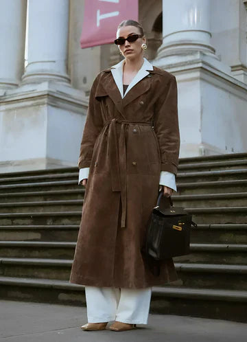 Le Maxi Trench Revival : Maîtriser le Luxe Discret Moderne